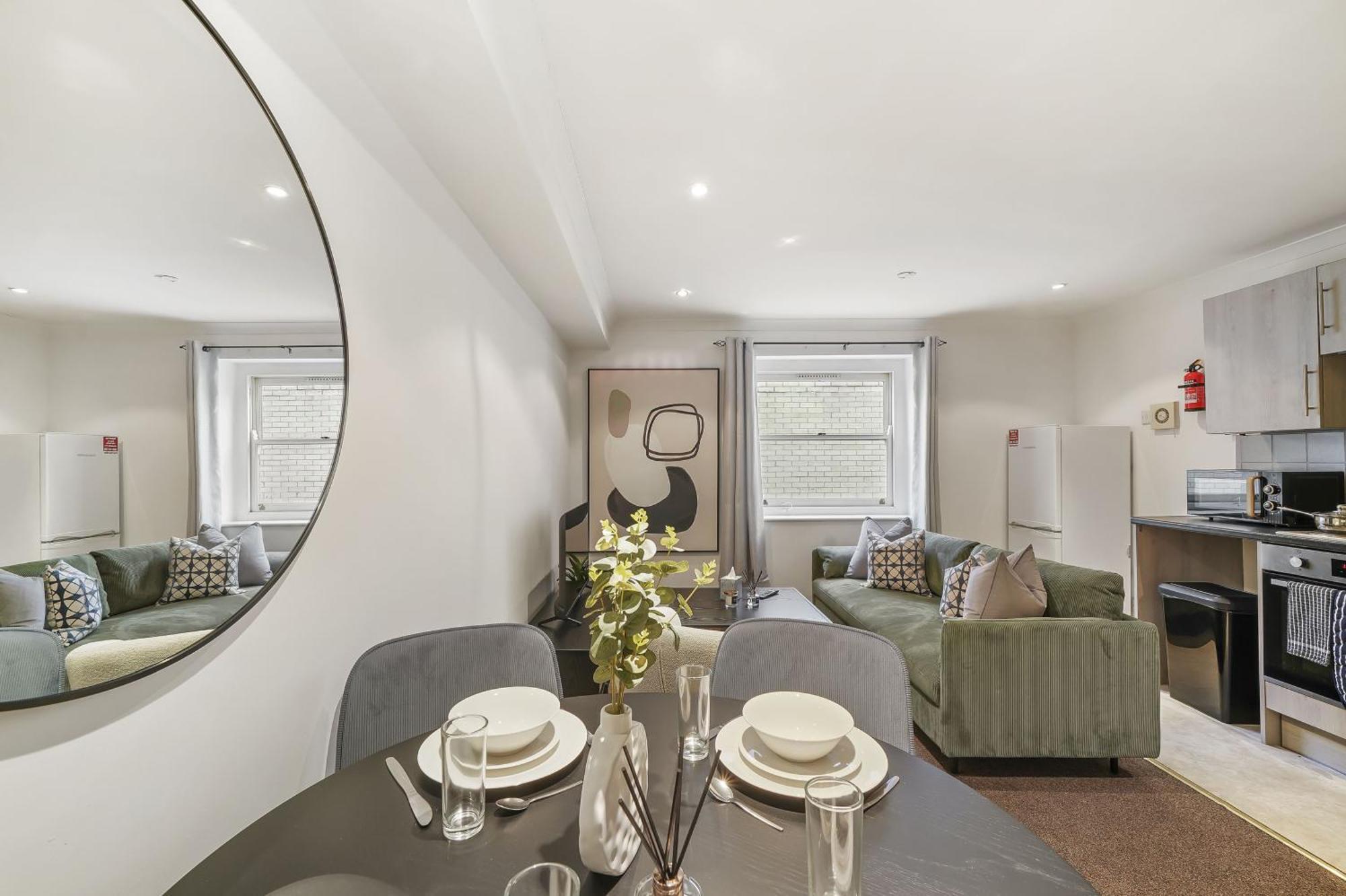 1br & 2br Apts By Livestay Short Lets & Serviced With Free Wifi Appartement